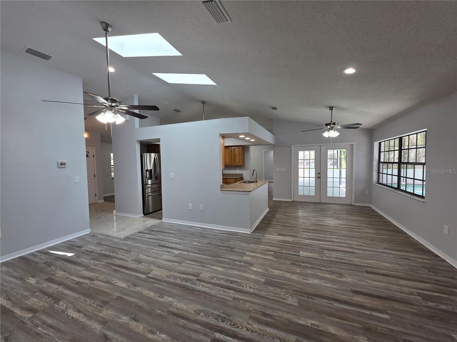 Image 9 of 37 For 7278 Radcliff Street