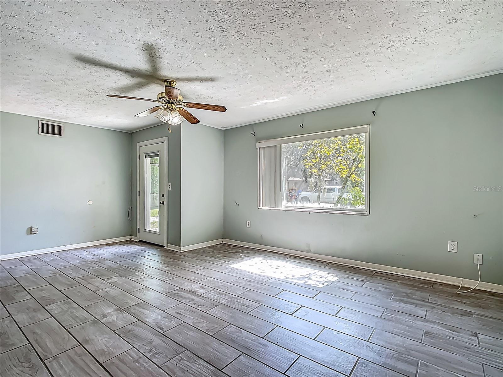 Image 10 of 35 For 2015 Pleasant Acre Drive