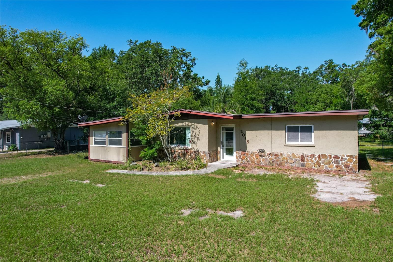 Image 4 of 35 For 2015 Pleasant Acre Drive