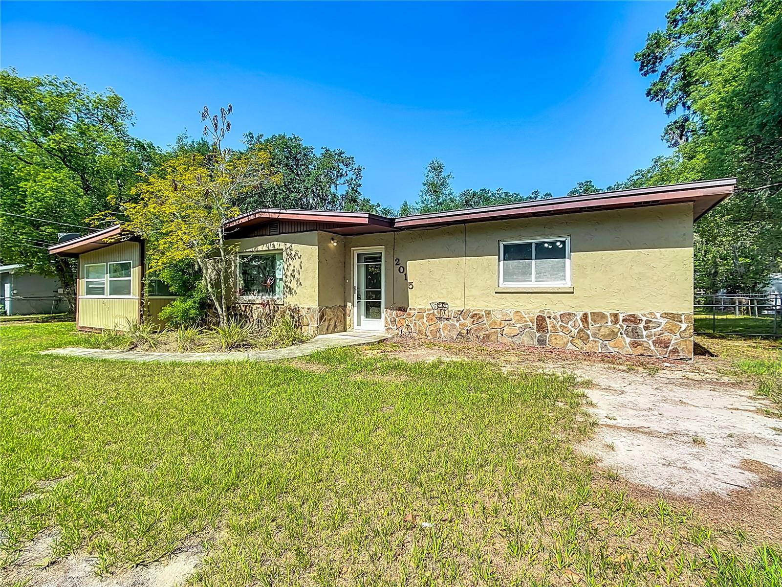 Image 5 of 35 For 2015 Pleasant Acre Drive