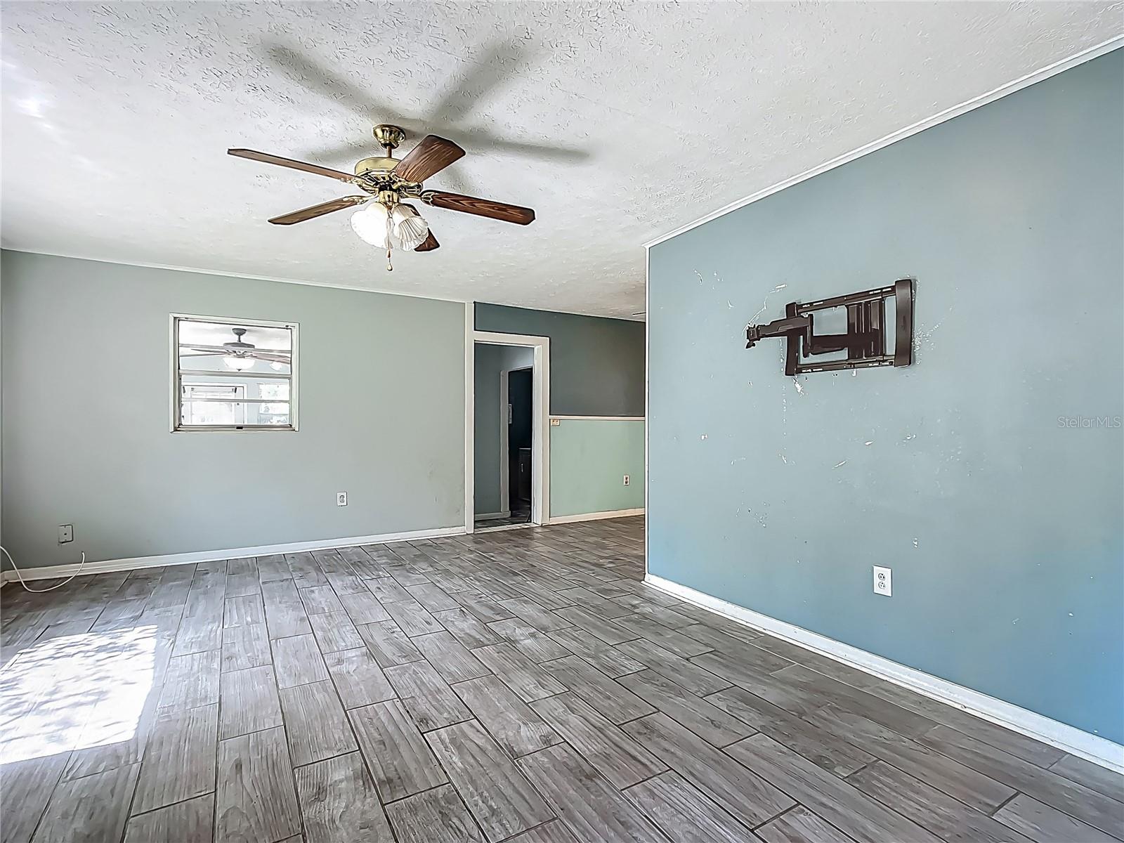 Image 7 of 35 For 2015 Pleasant Acre Drive