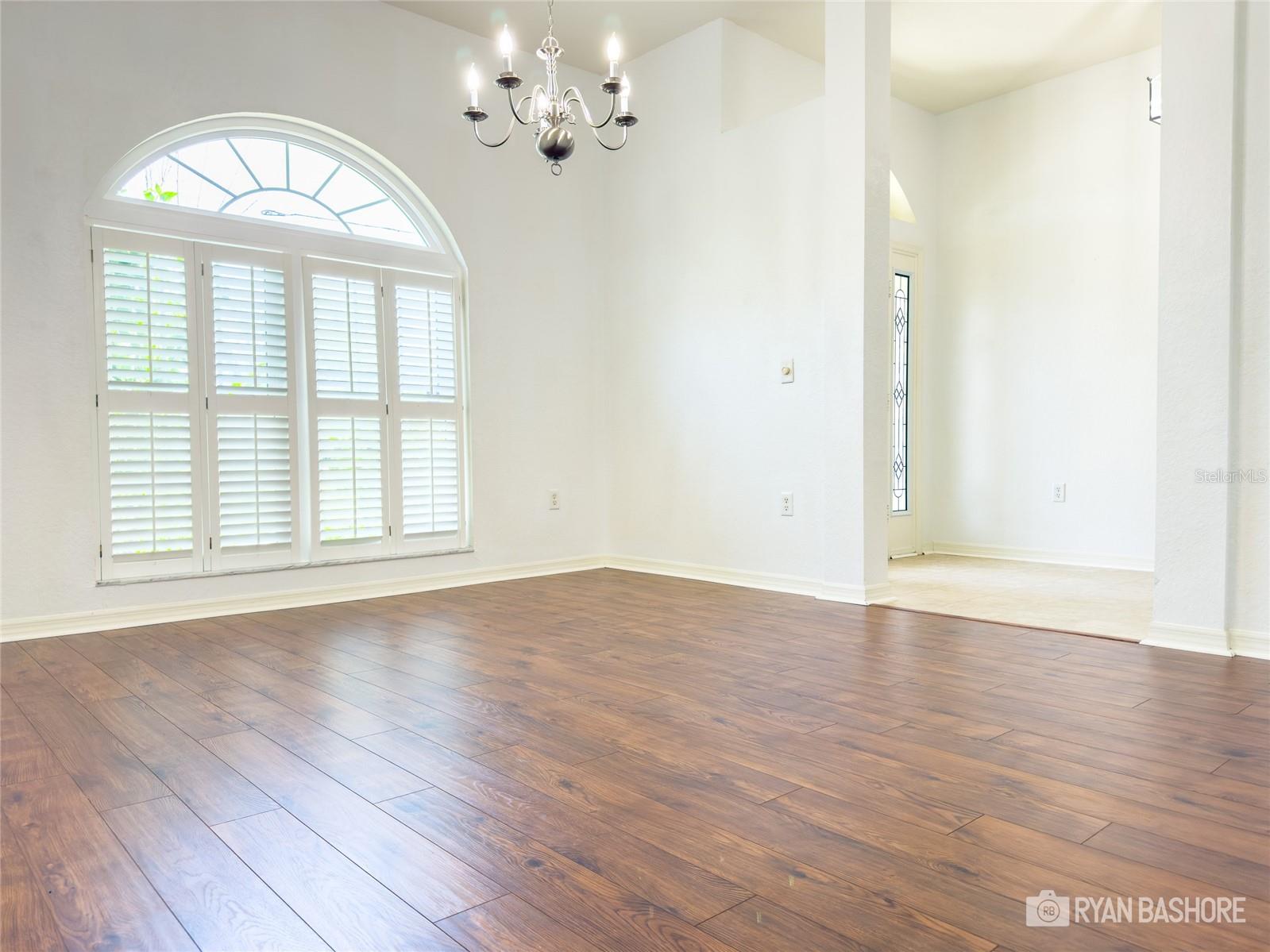 Listing photo id 10 for 3095 Coronet Court