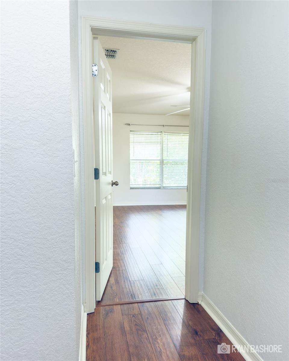 Listing photo id 11 for 3095 Coronet Court