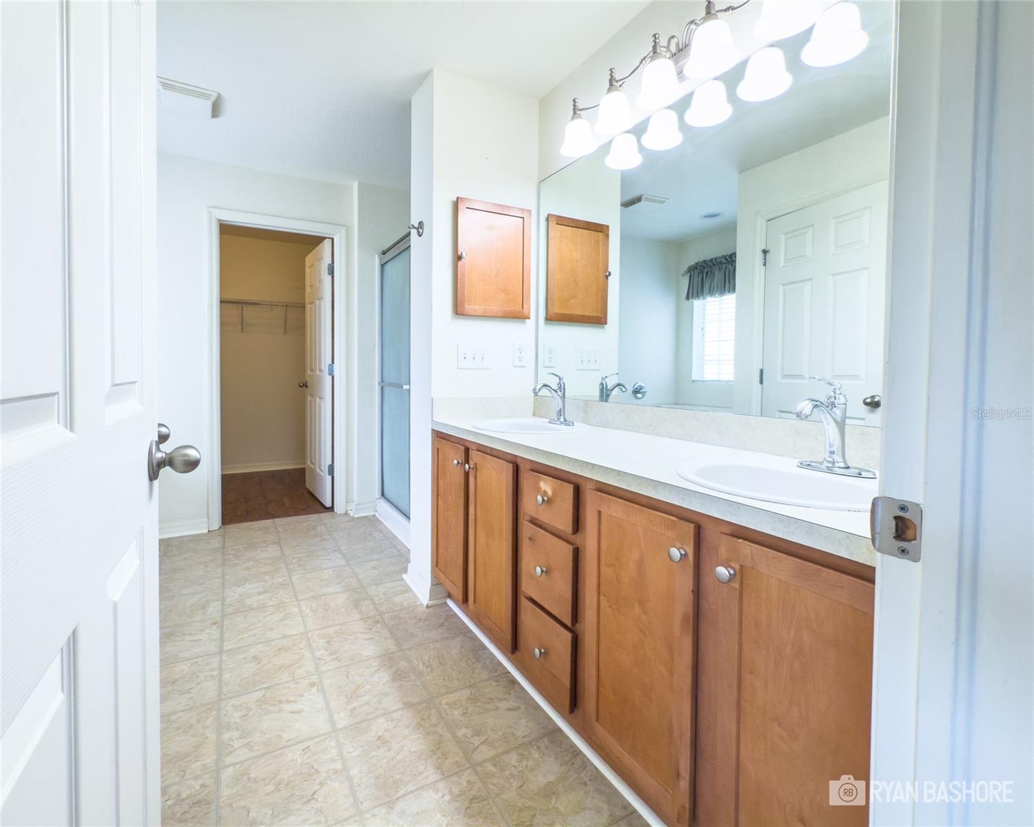 Listing photo id 13 for 3095 Coronet Court