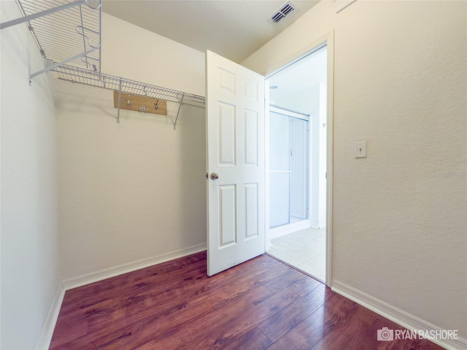 Listing photo id 17 for 3095 Coronet Court