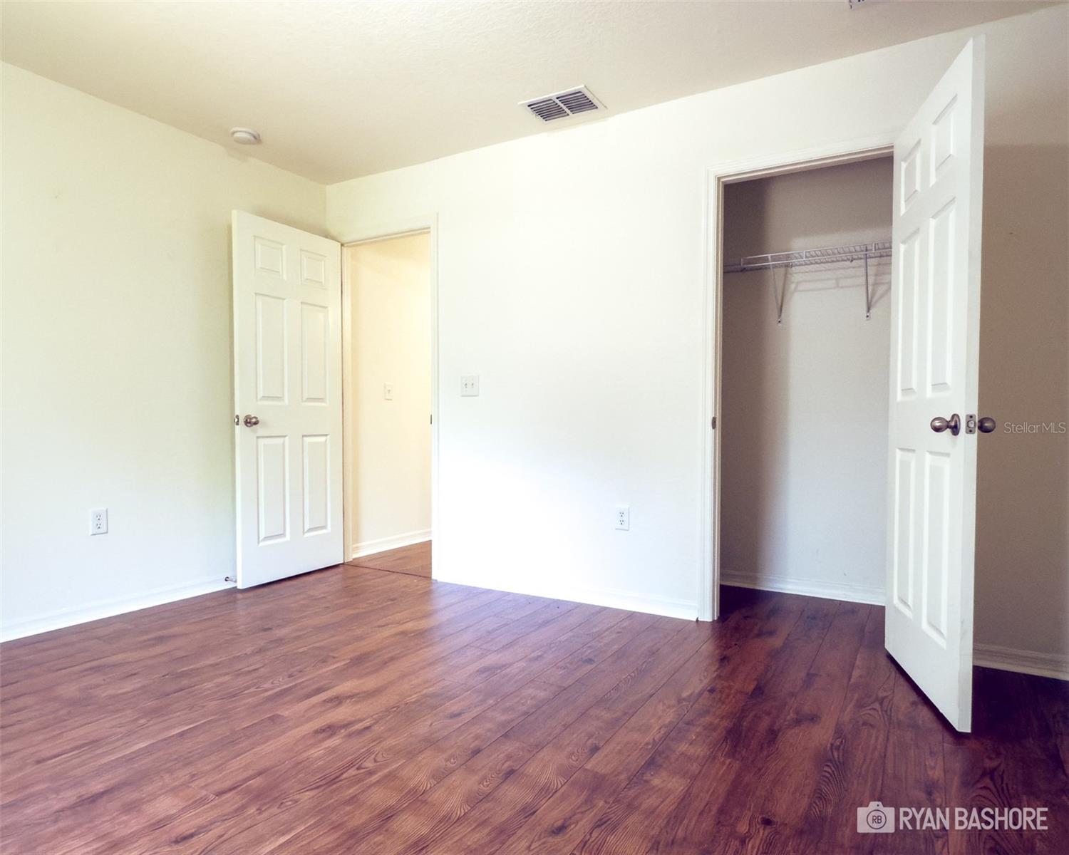 Listing photo id 22 for 3095 Coronet Court