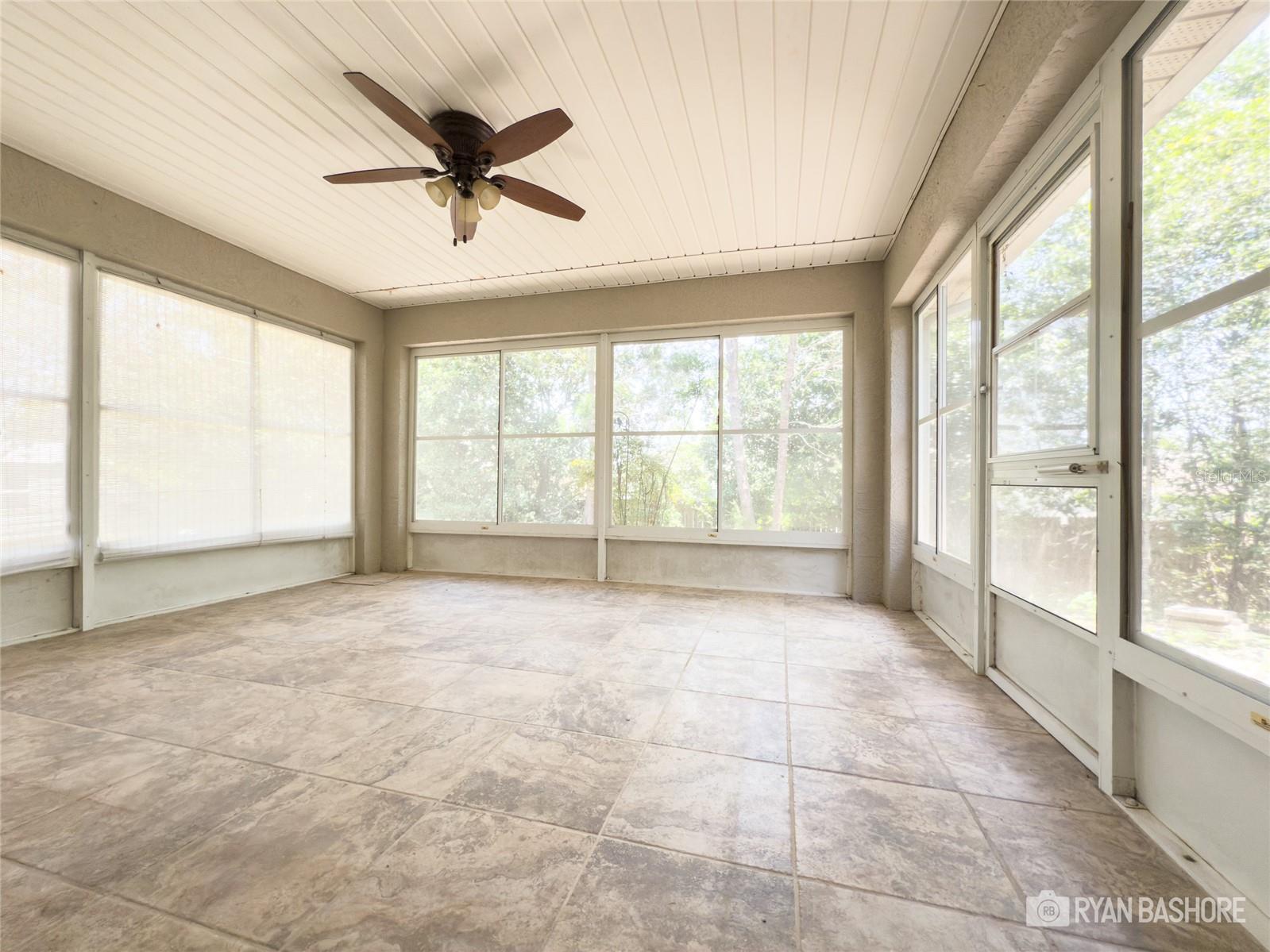Listing photo id 27 for 3095 Coronet Court