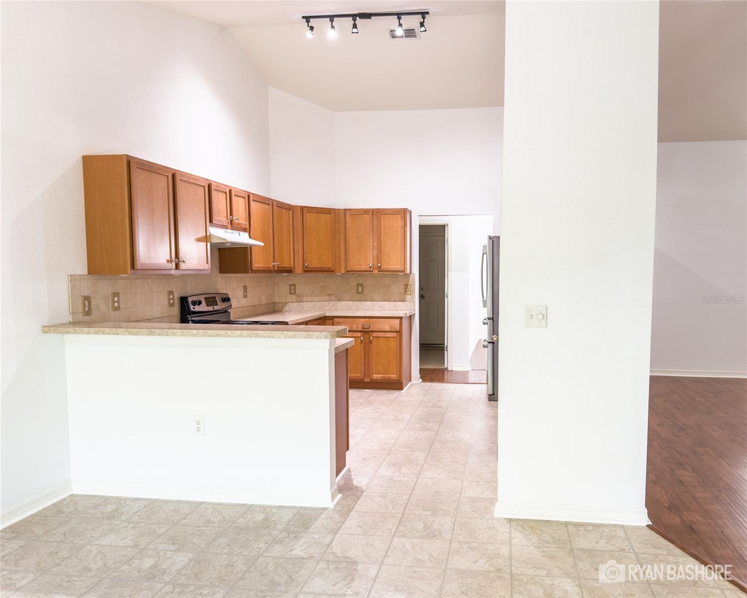Listing photo id 4 for 3095 Coronet Court