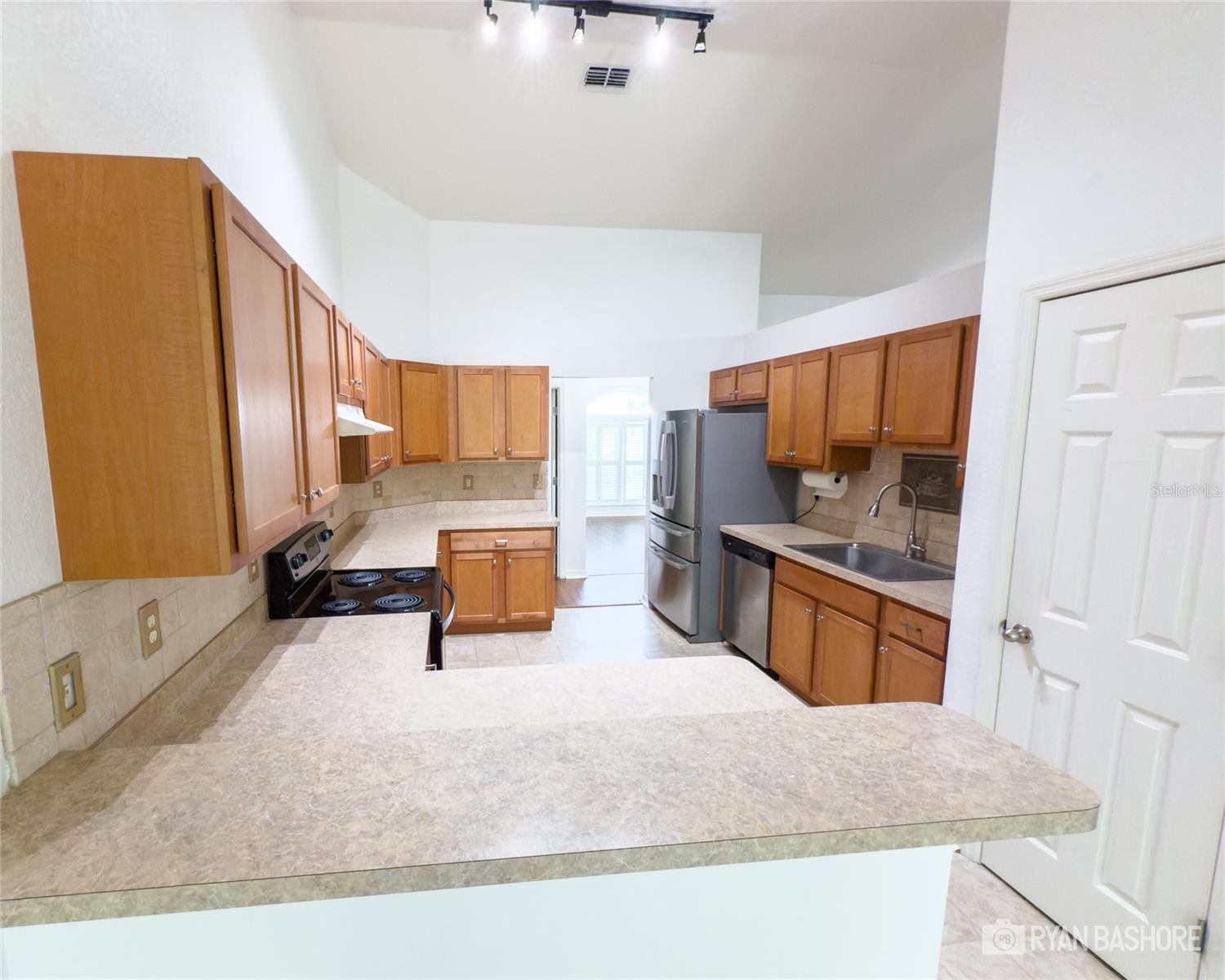 Listing photo id 5 for 3095 Coronet Court