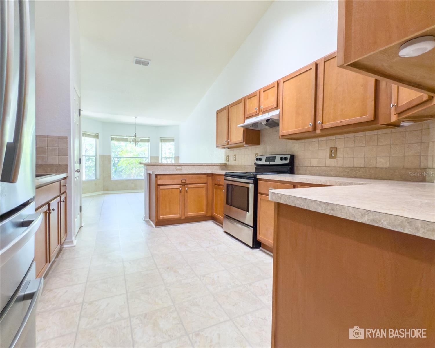 Listing photo id 6 for 3095 Coronet Court