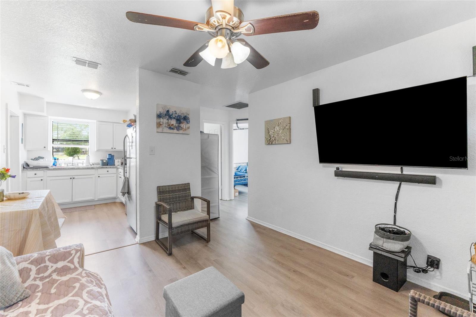 Image 11 of 30 For 652 Jackson Street