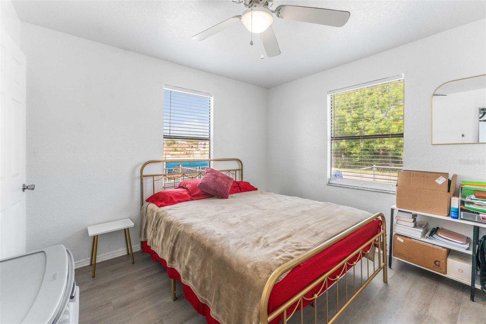 Image 15 of 30 For 652 Jackson Street