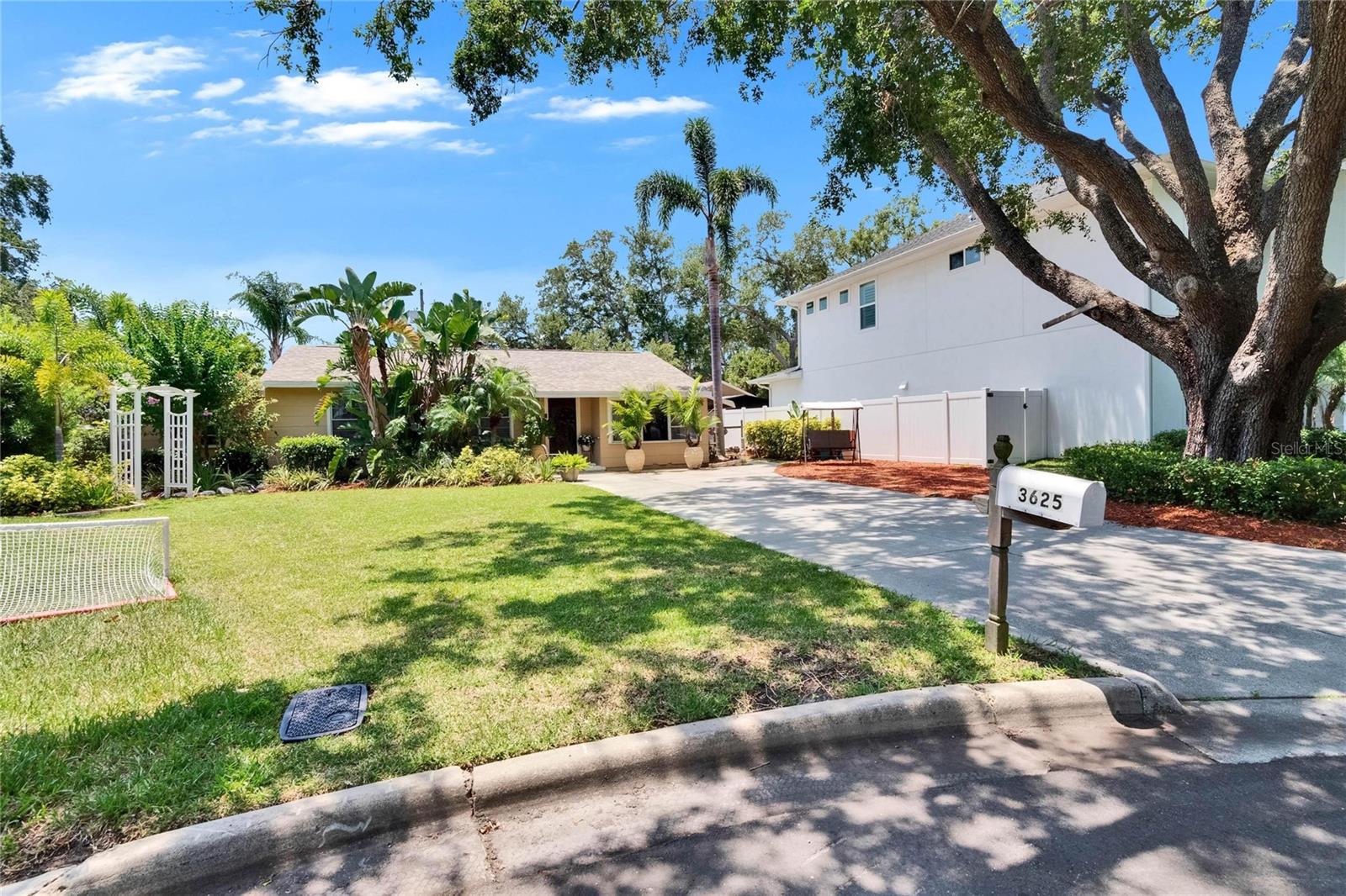 Image 2 of 43 For 3626 Hesperides Street