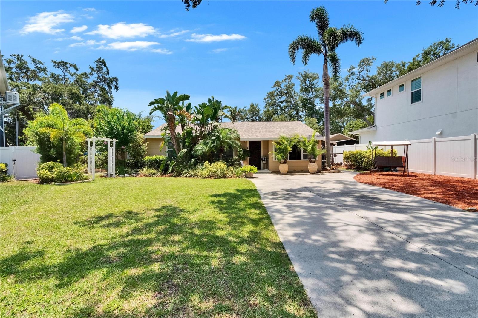 Image 3 of 43 For 3626 Hesperides Street