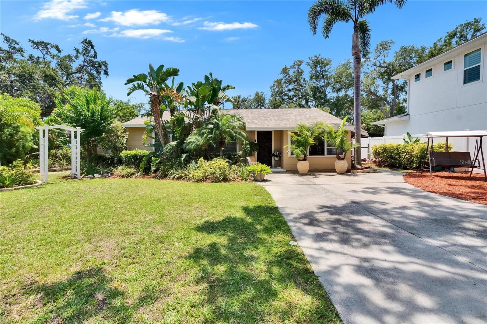 Image 5 of 43 For 3626 Hesperides Street