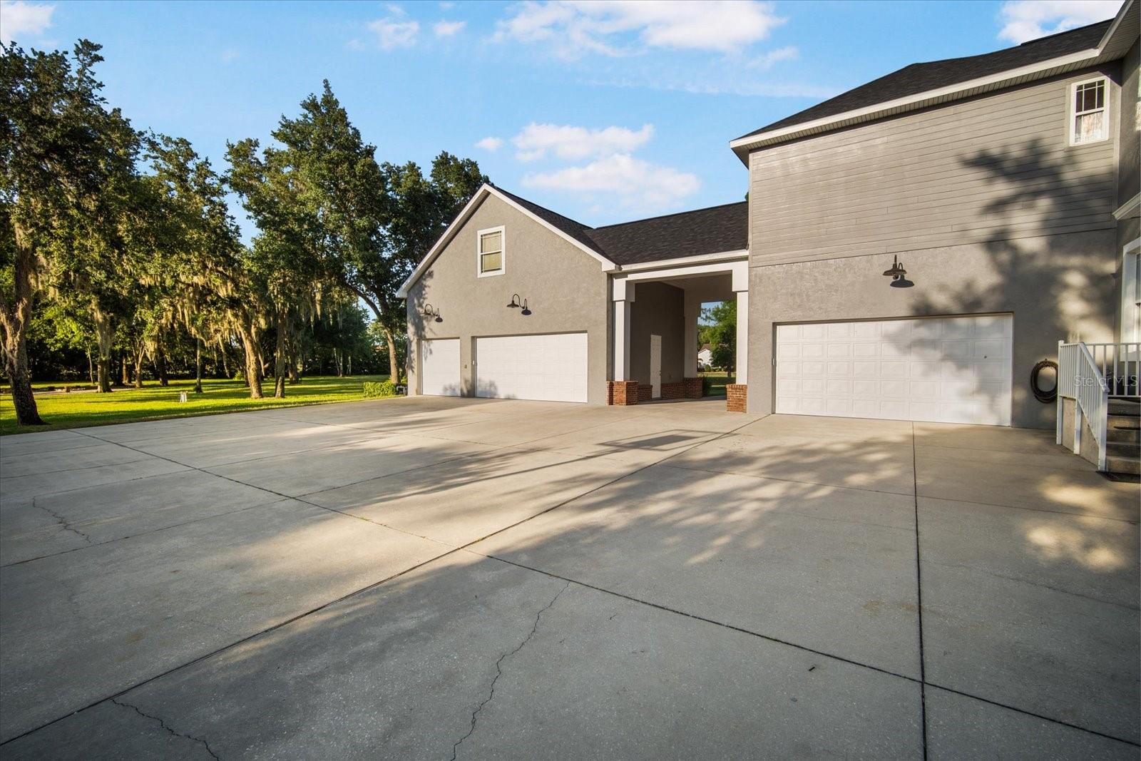 Image 13 of 69 For 11441 Hammock Oaks Court