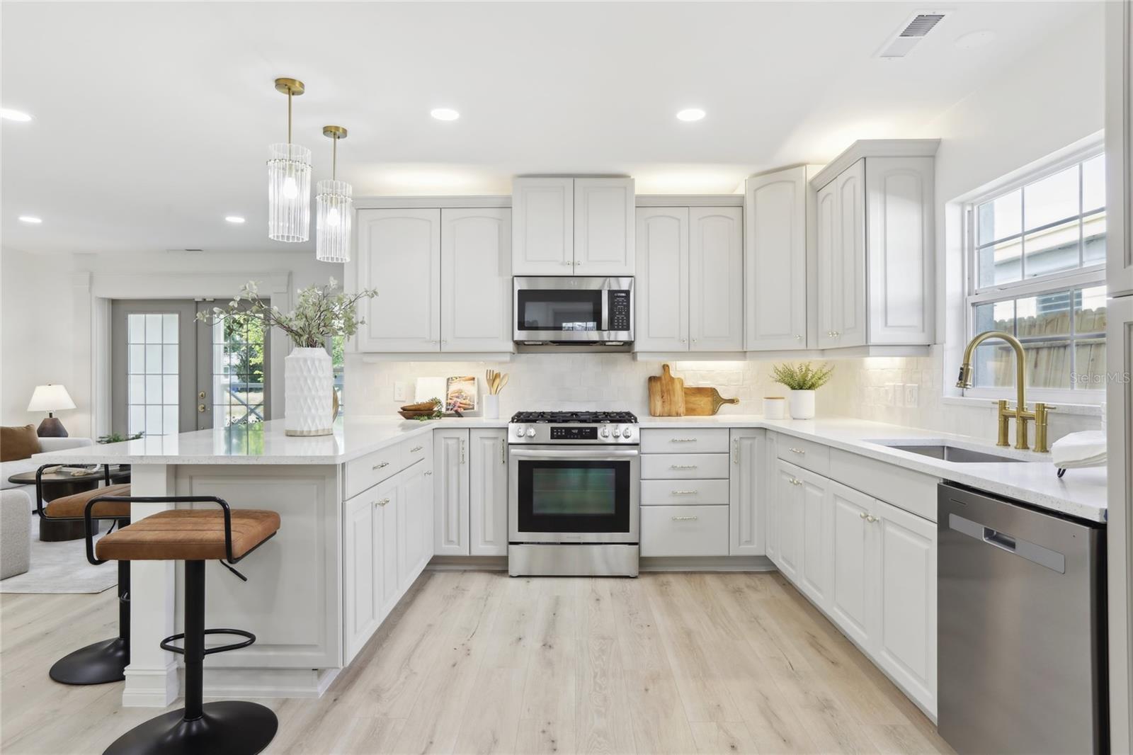 Image 12 of 32 For 1712 25th Avenue N