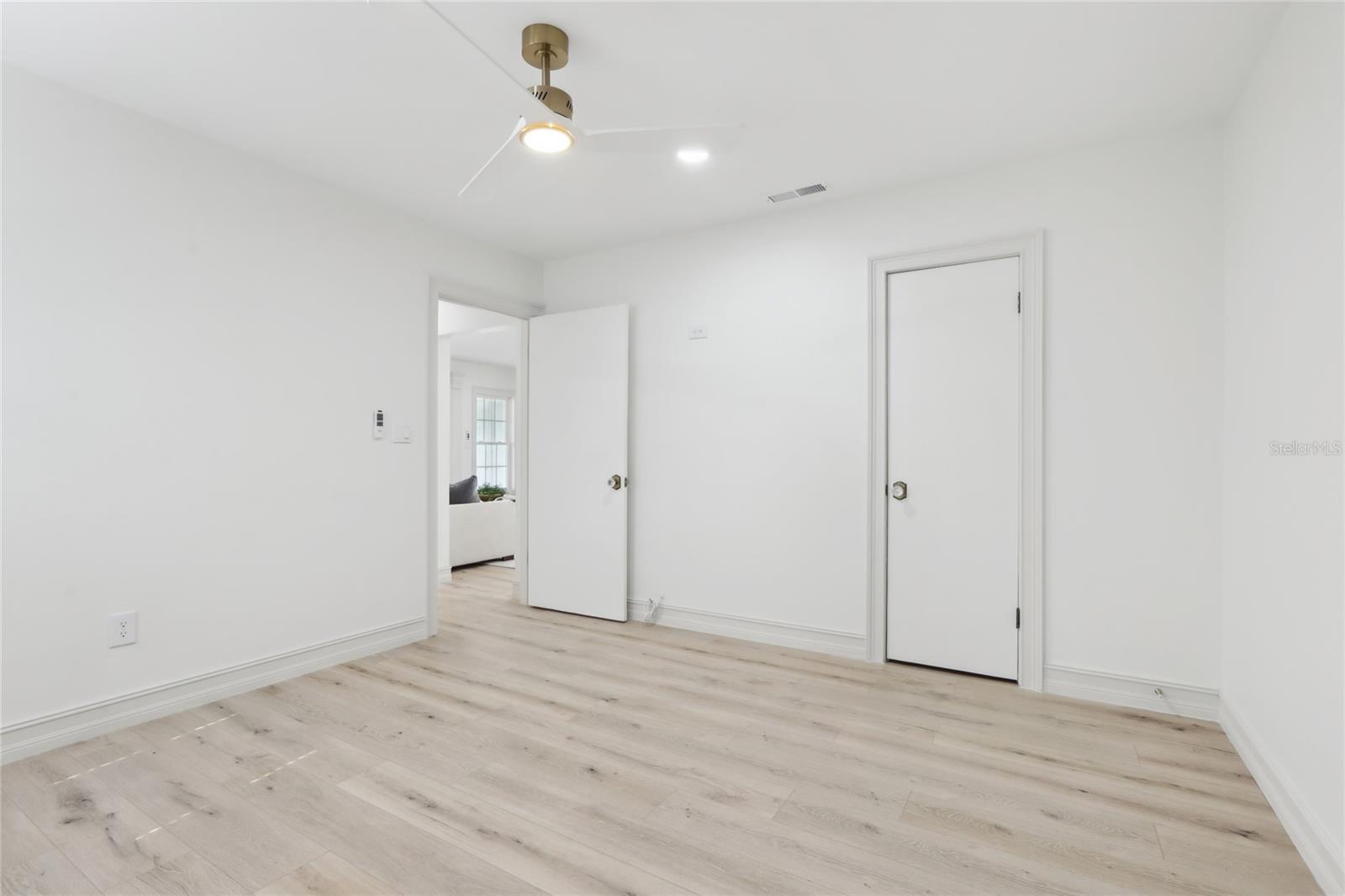 Image 22 of 32 For 1712 25th Avenue N