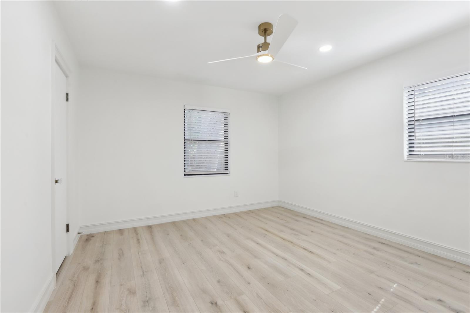 Image 23 of 32 For 1712 25th Avenue N