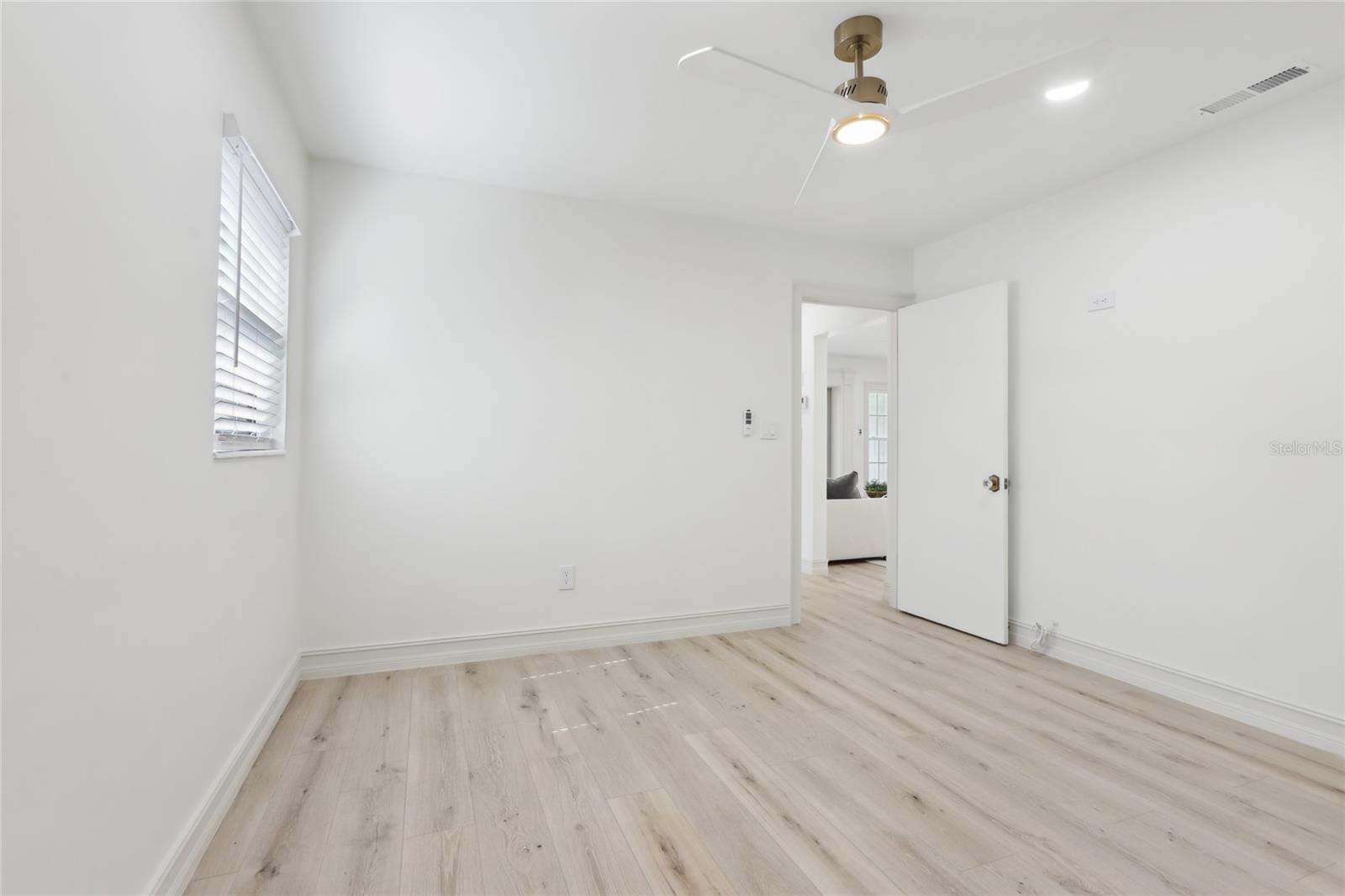 Image 28 of 32 For 1712 25th Avenue N