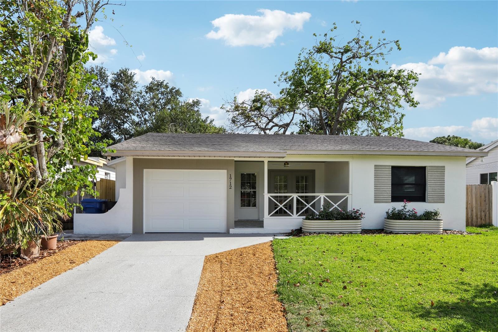 Image 3 of 32 For 1712 25th Avenue N