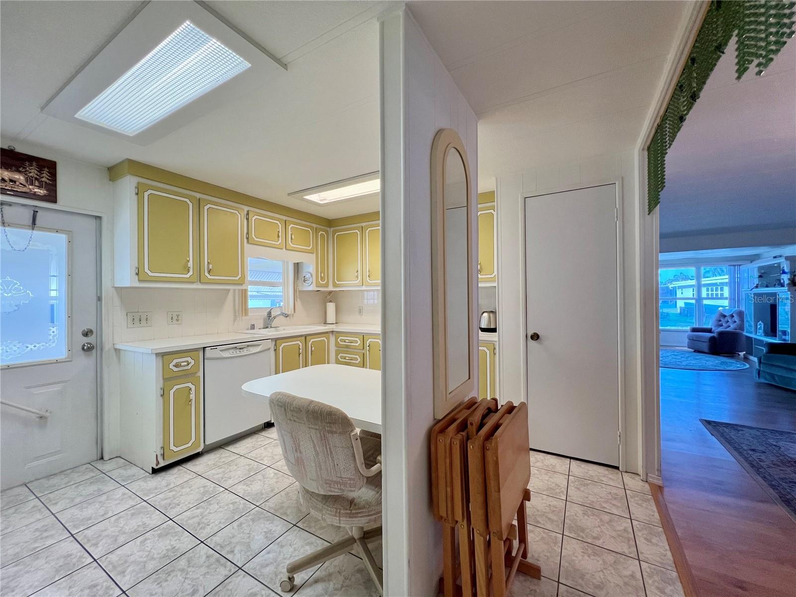 Image 18 of 49 For 1100 Belcher Road S 770