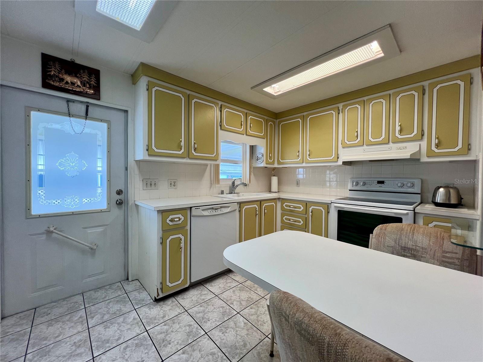 Image 19 of 49 For 1100 Belcher Road S 770