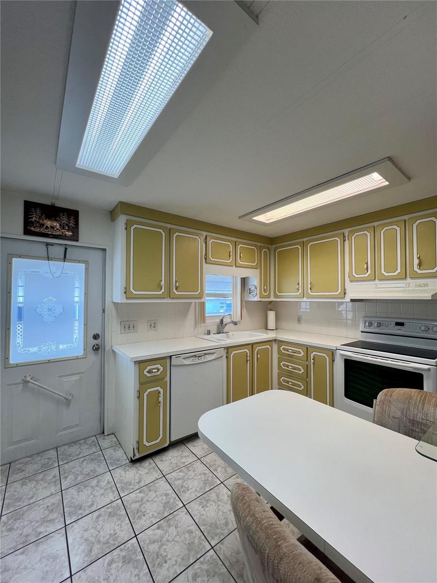 Image 20 of 49 For 1100 Belcher Road S 770