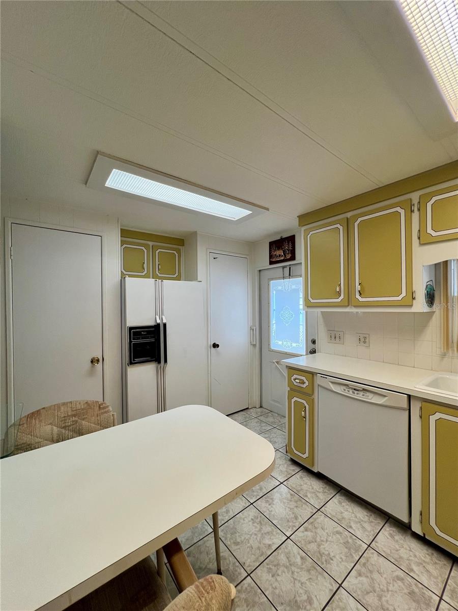 Image 23 of 49 For 1100 Belcher Road S 770