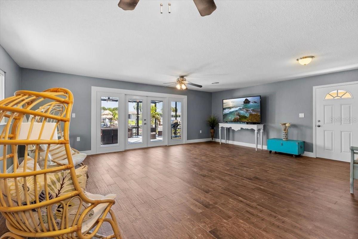 Listing photo id 9 for 5051 Bonito Drive