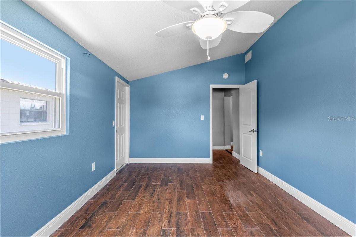 Listing photo id 15 for 5051 Bonito Drive