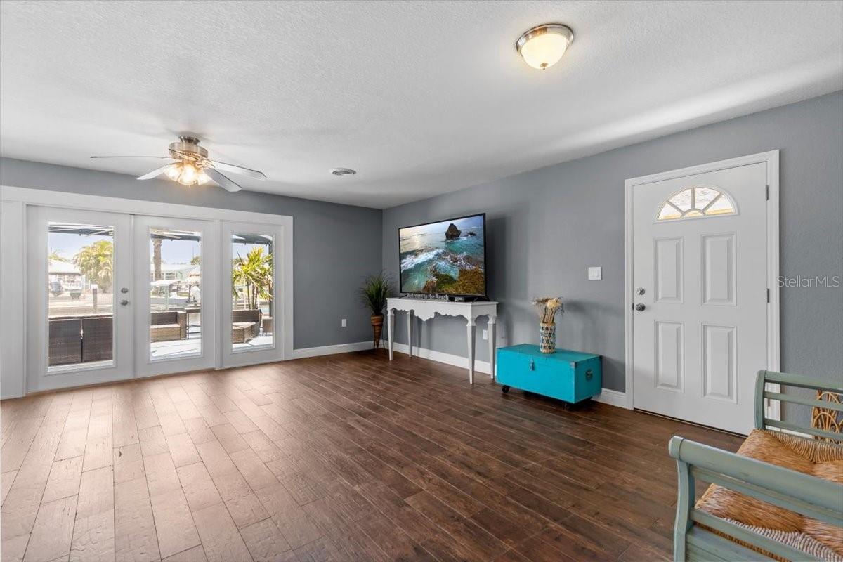Listing photo id 1 for 5051 Bonito Drive