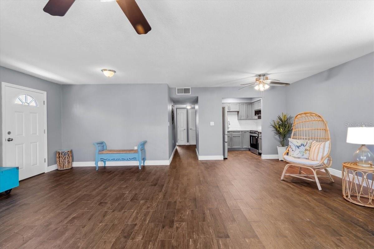 Listing photo id 2 for 5051 Bonito Drive