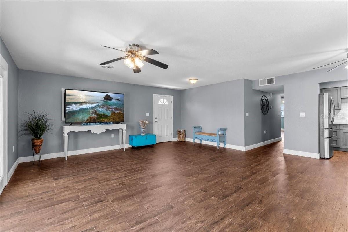 Listing photo id 3 for 5051 Bonito Drive
