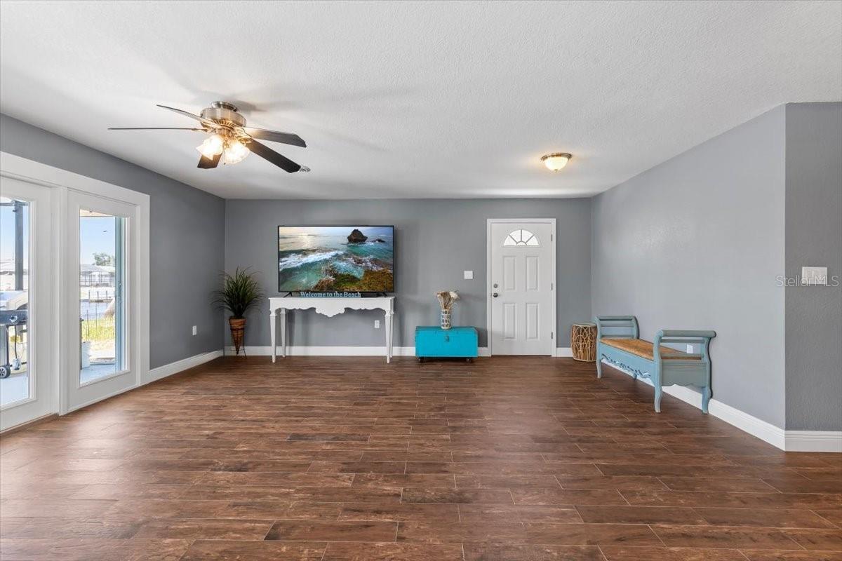 Listing photo id 4 for 5051 Bonito Drive