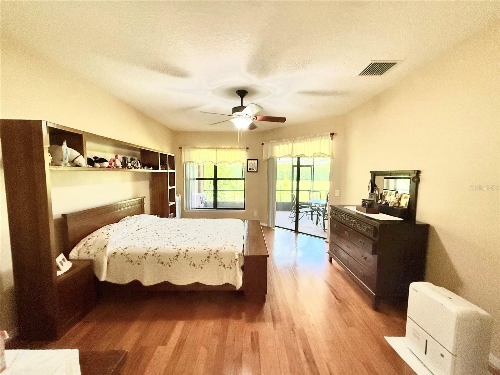 Listing photo id 10 for 9313 Lisbon Street