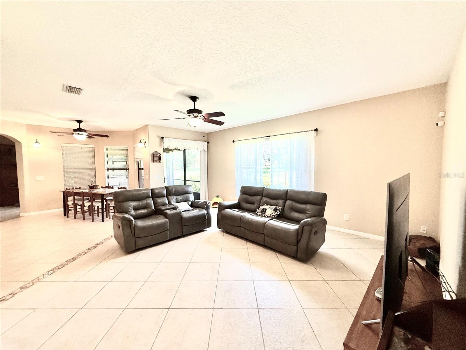 Listing photo id 2 for 9313 Lisbon Street