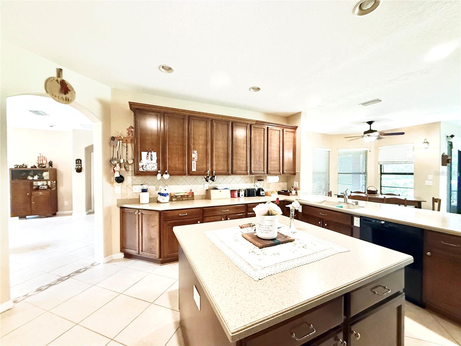 Listing photo id 3 for 9313 Lisbon Street