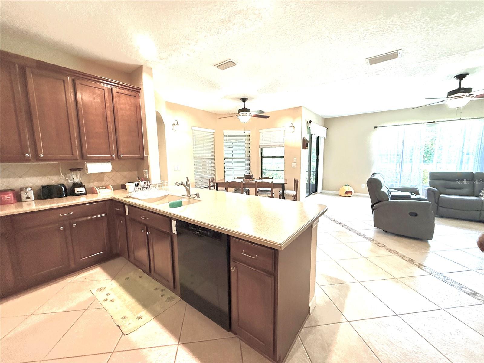 Listing photo id 4 for 9313 Lisbon Street