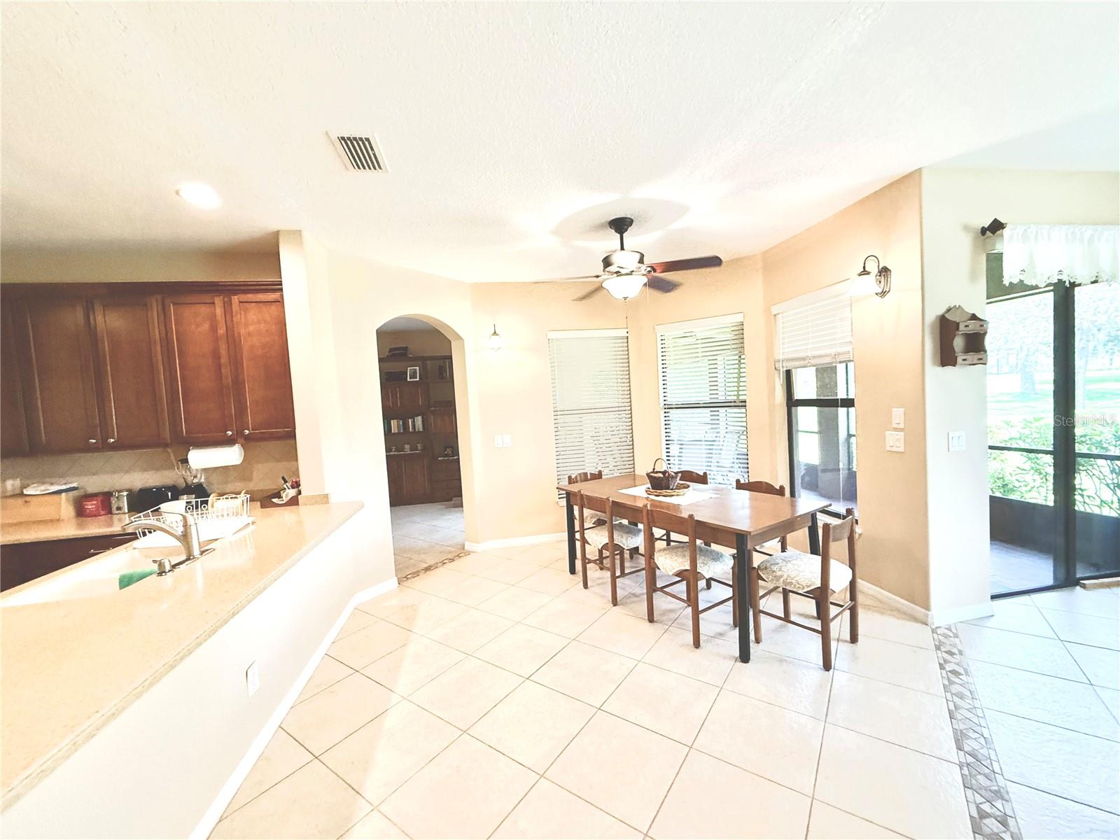 Listing photo id 7 for 9313 Lisbon Street
