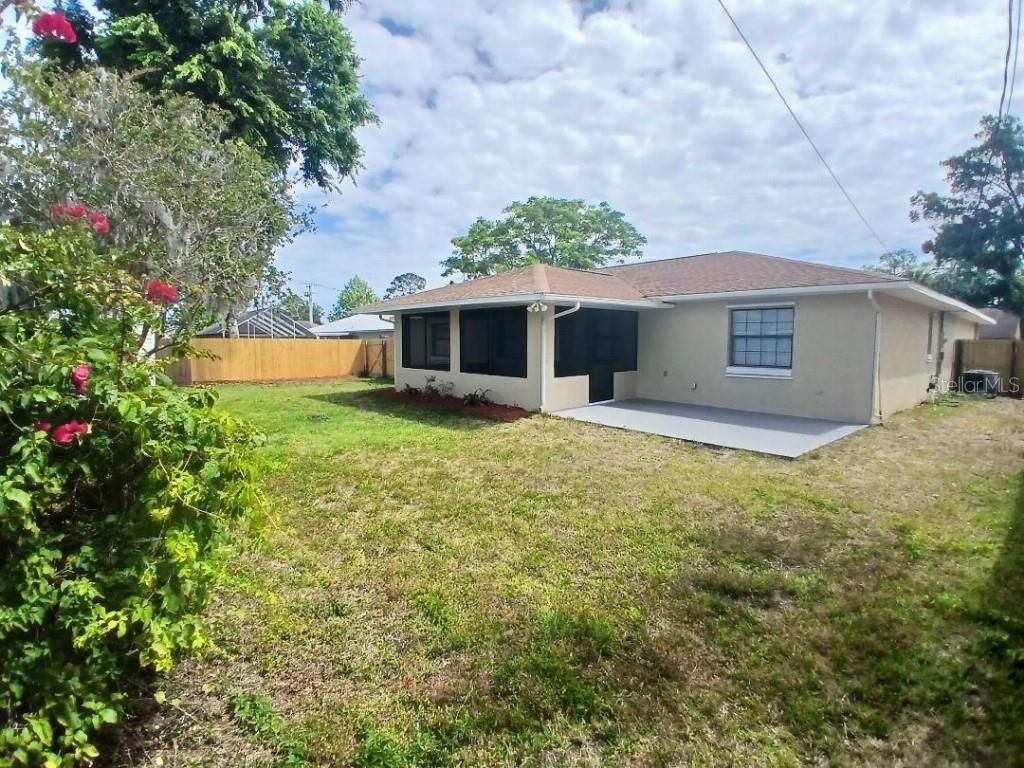 Image 3 of 15 For 2414 Willow Oak Drive