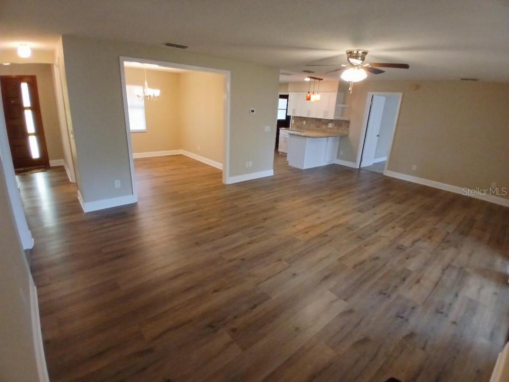 Image 5 of 15 For 2414 Willow Oak Drive