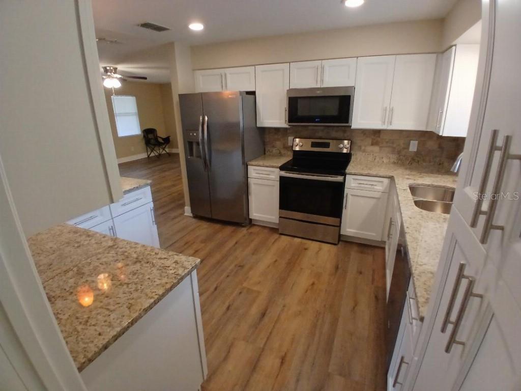 Image 8 of 15 For 2414 Willow Oak Drive