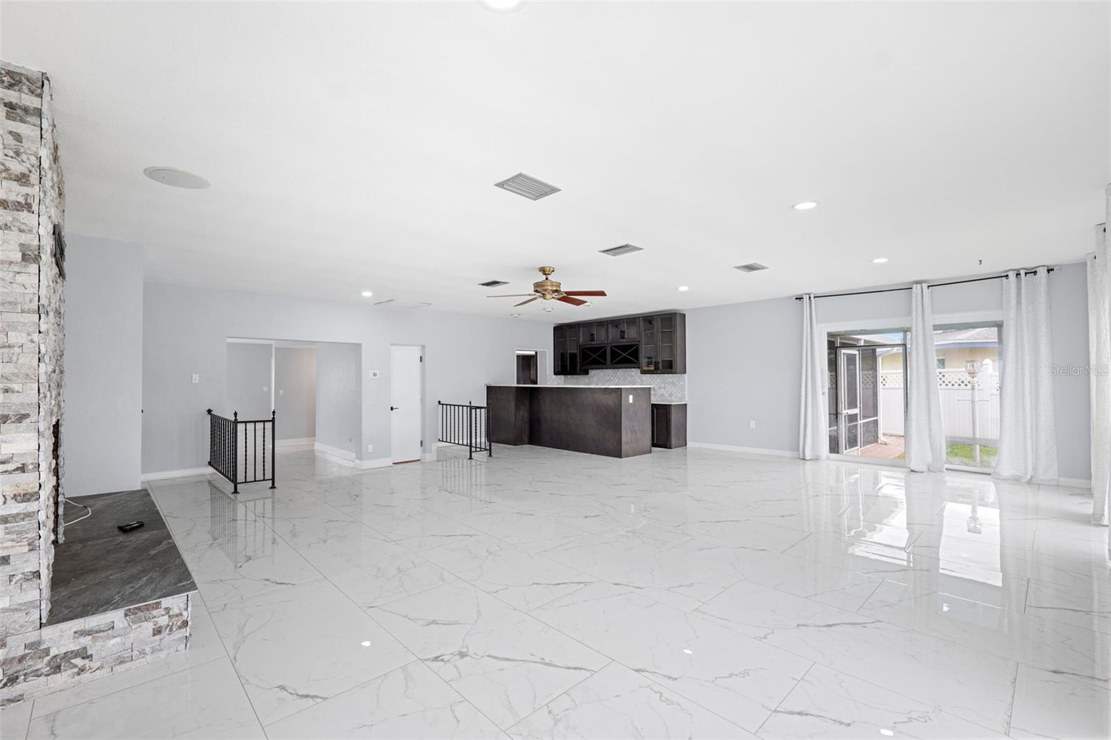 Image 13 of 52 For 4000 14th Way Ne