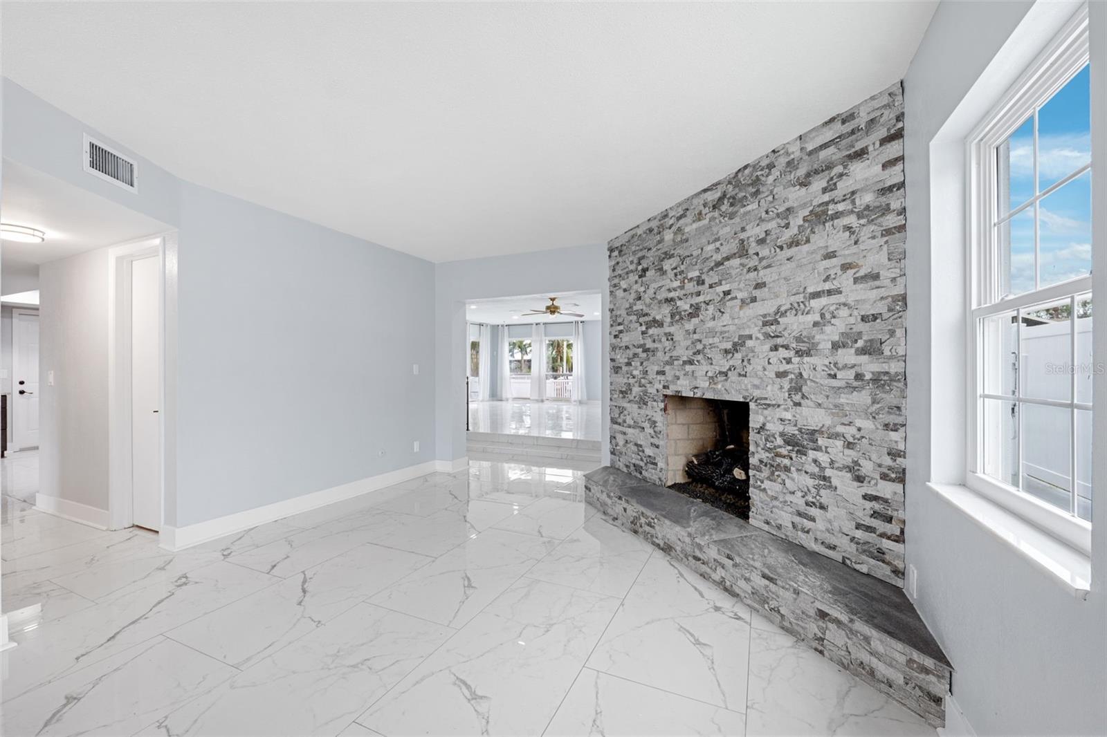 Image 9 of 52 For 4000 14th Way Ne