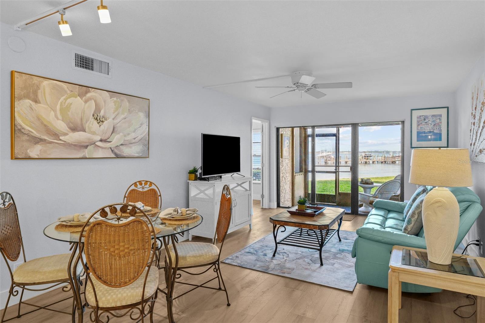 Image 12 of 62 For 6051 Sun Boulevard 111