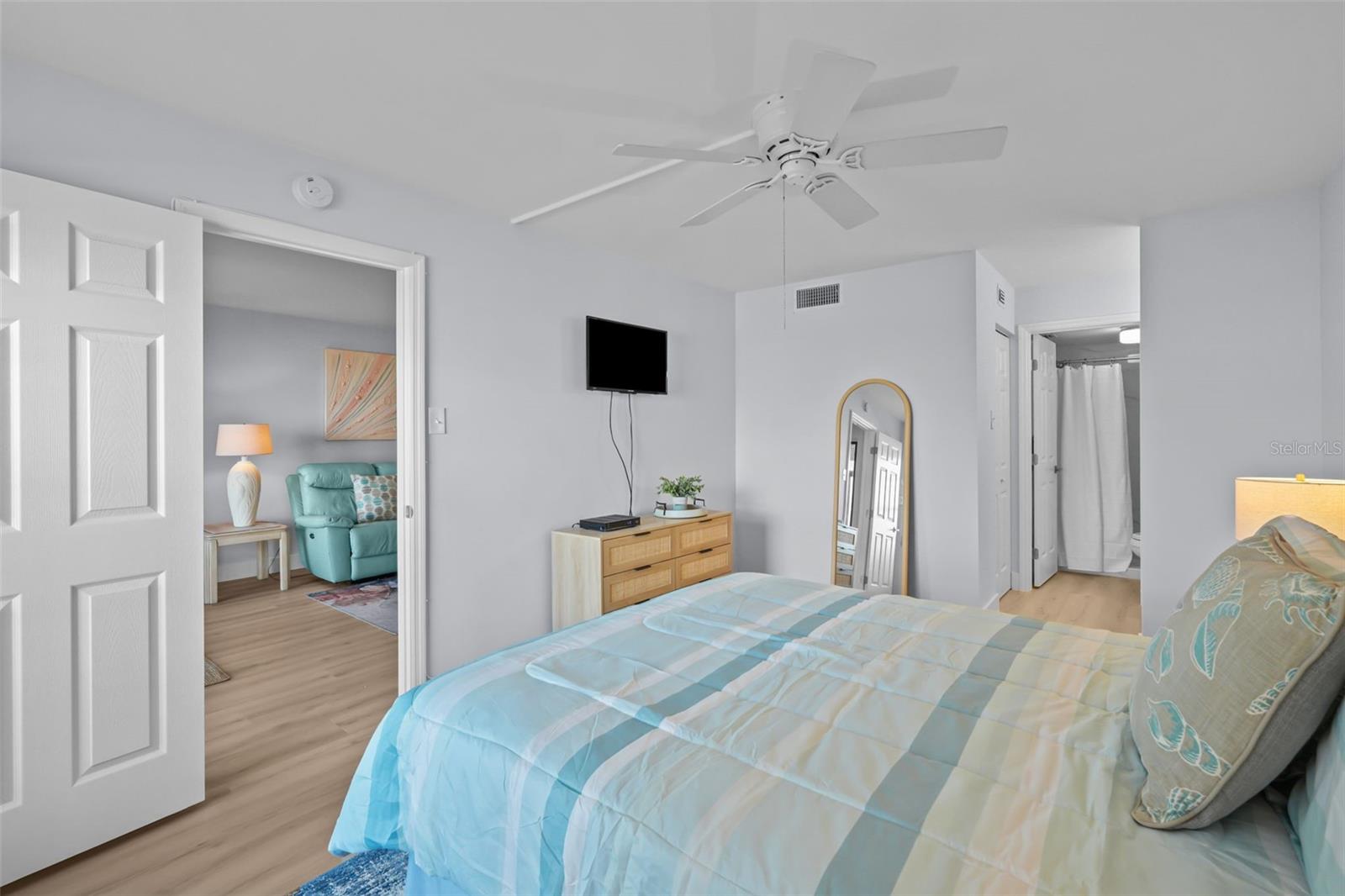 Image 17 of 62 For 6051 Sun Boulevard 111