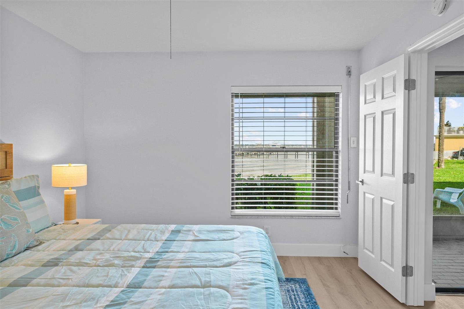 Image 18 of 62 For 6051 Sun Boulevard 111