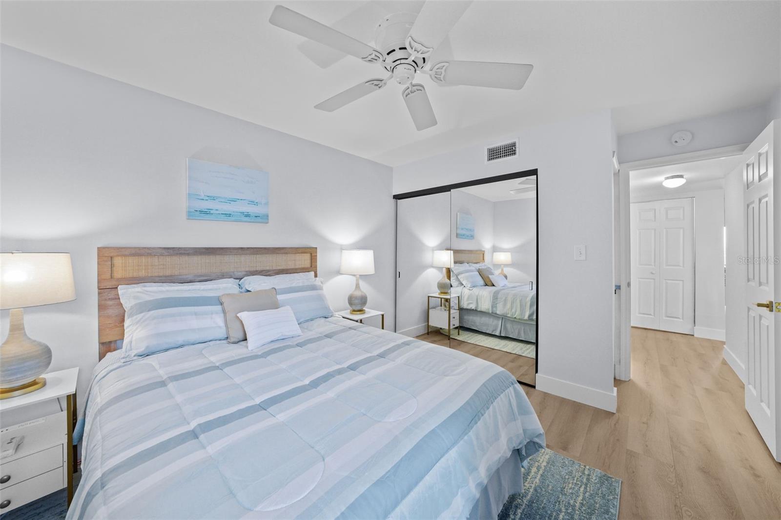 Image 22 of 62 For 6051 Sun Boulevard 111