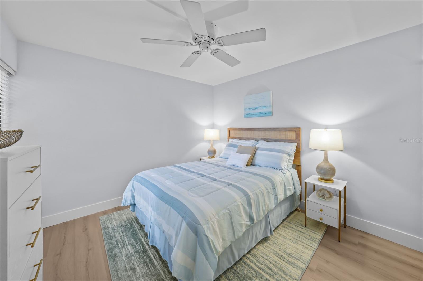 Image 23 of 62 For 6051 Sun Boulevard 111